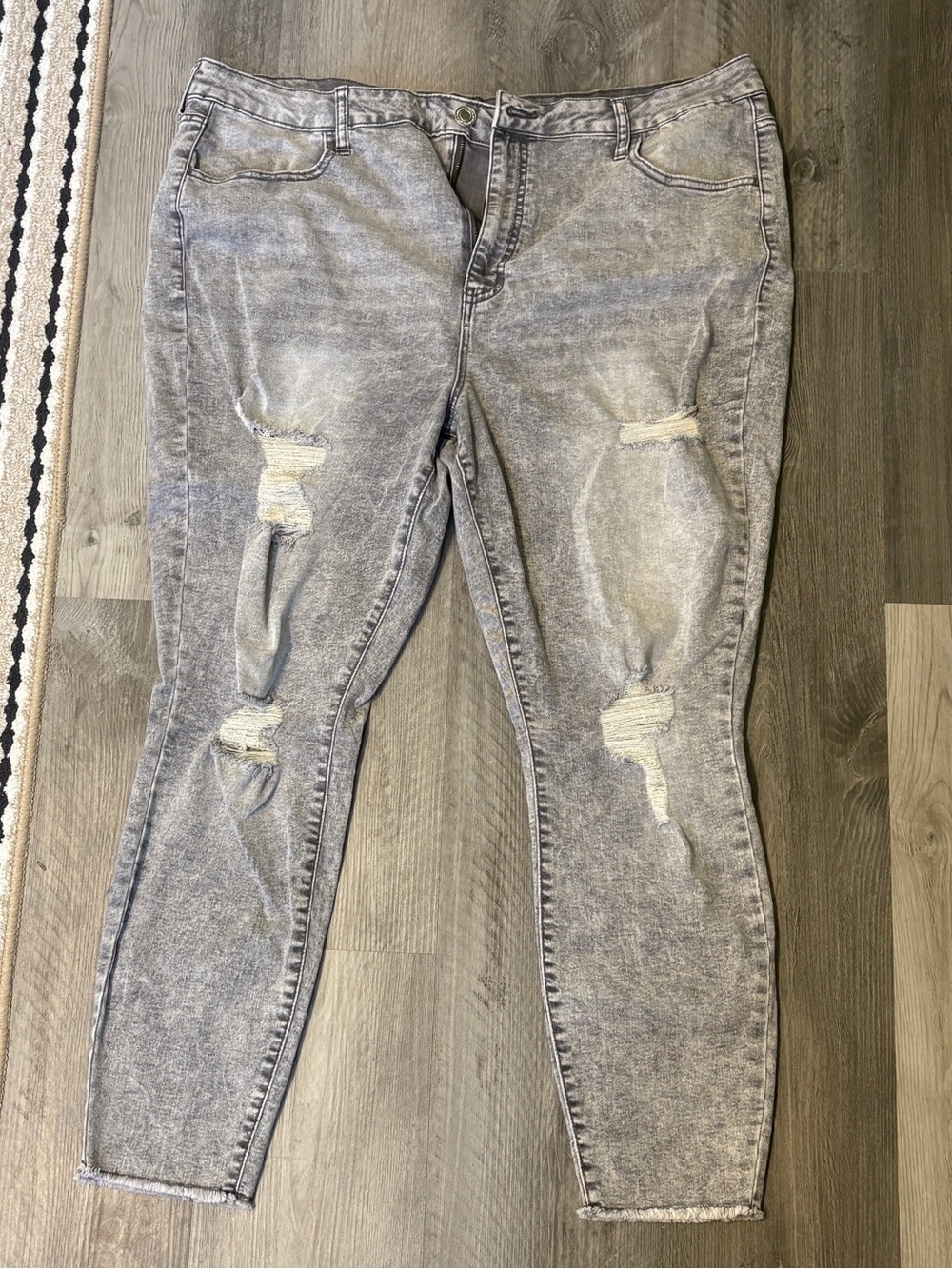 SO Women's Grey Acid-Wash Distressed Jeggings
